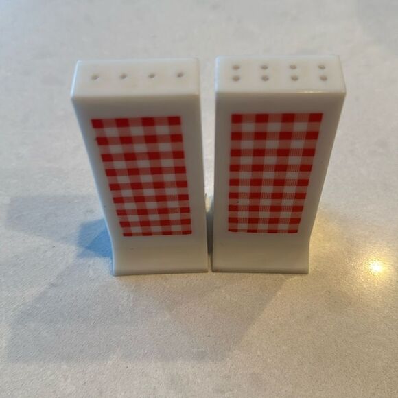 Salt Pepper shakers mid century vintage excellent condition, you’ll want to use. - Picture 1 of 6